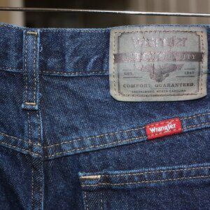 Wrangler Dark Wash Men's 30x32 NWT